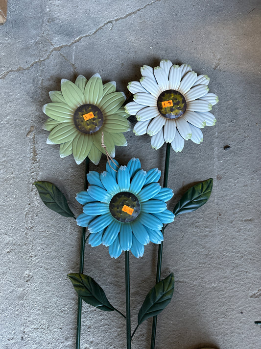 Assorted Small Metal Daisy on Pole