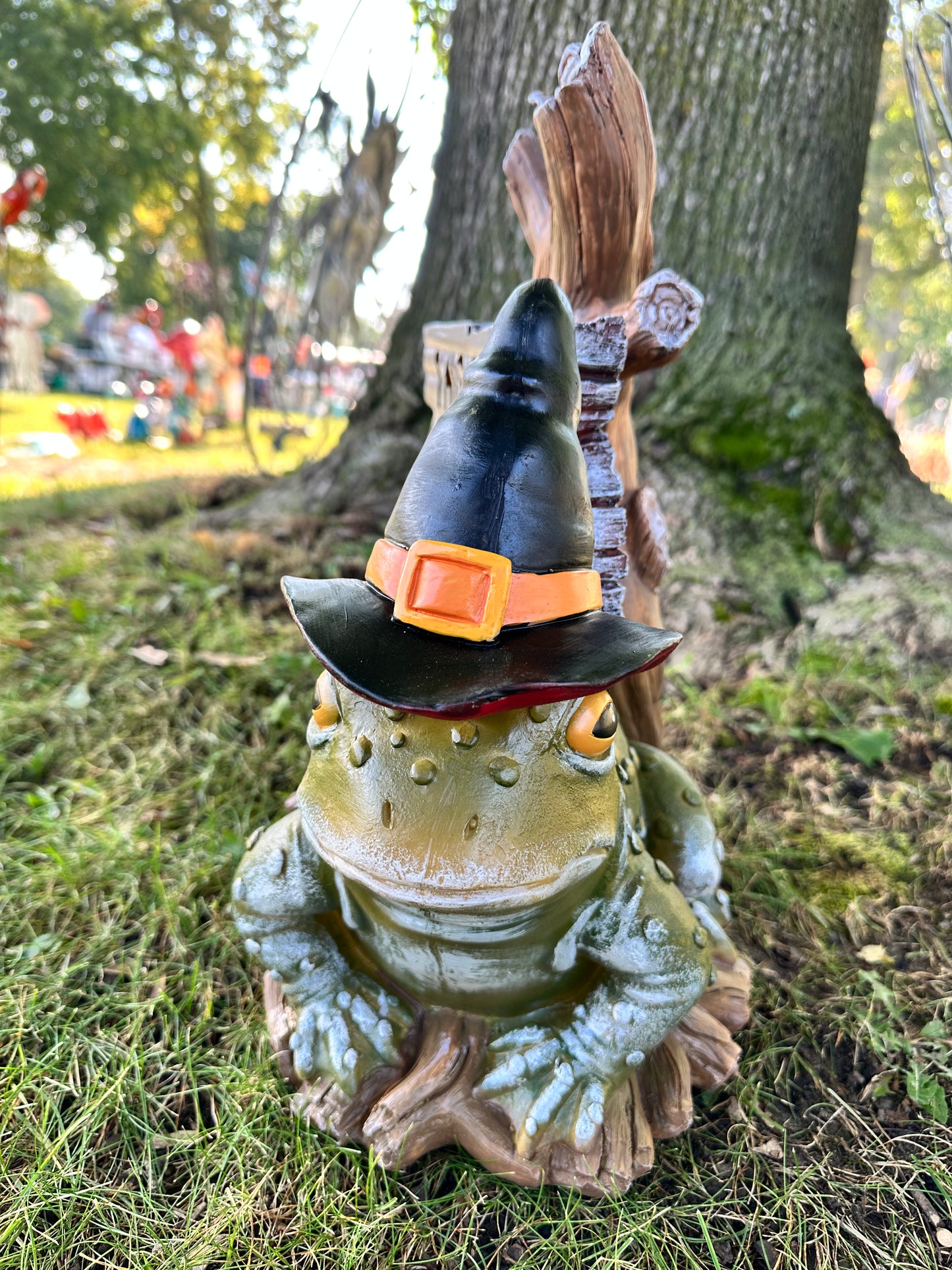Poly Halloween Frog with Sign